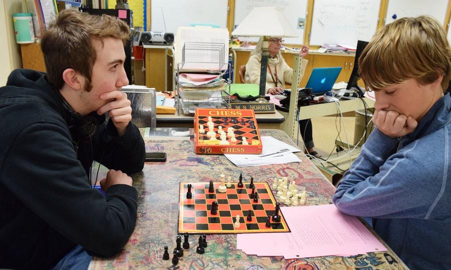 Senior Gavin Druxman and junior Richie Stoeckel practice chess at their meeting Nov 18. 