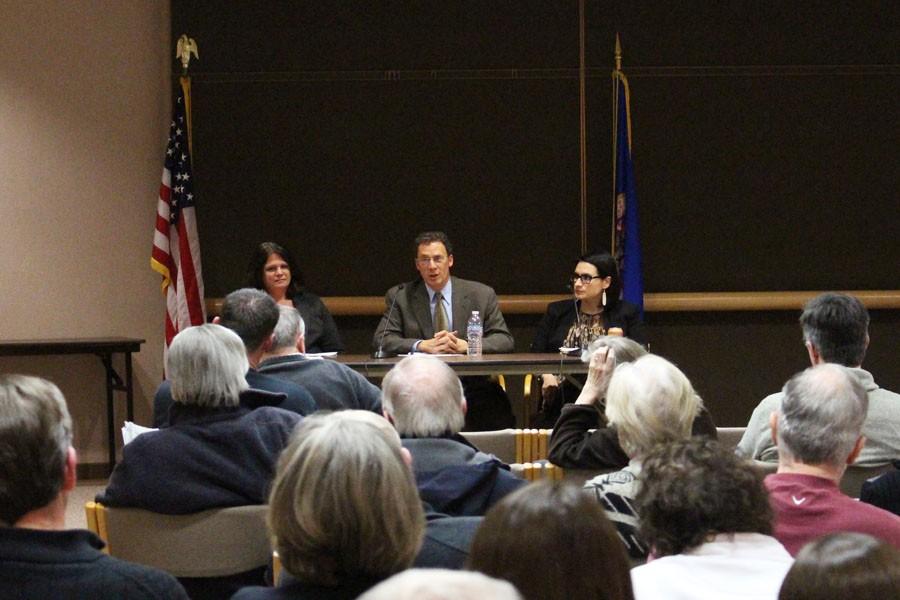 Senator Ron Latz talks to citizens of Saint Louis Park on Feb 23. State Representatives Cheryl Youakim and Peggy Flanagan were also at the meeting Tuesday night. 