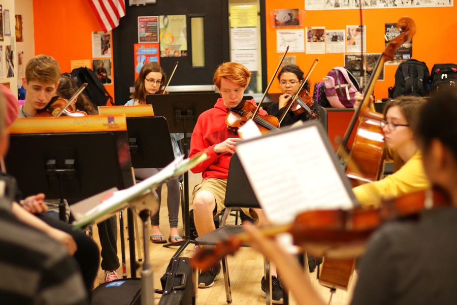 Sophomore Jack Dooley practices his violin during his fifth hour orchestra class April 27. Orchestras spring concert takes place 7 p.m. May 31 in the high school Auditorium.
