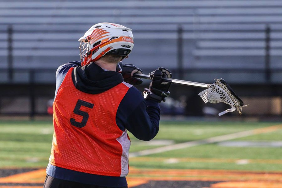 Senior+Jeff+Rounds+passes+to+a+teammate+during+a+practice+April+8+at+the++stadium.+The+Orioles+hit+the+field+against+Hopkins+at+6%3A30+p.m.+April+15+at+Hopkins+High+School.+