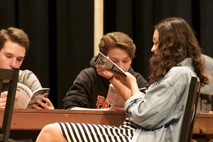 Junior Lukas Levin and sophomore Annabella Strathman rehearse their lines for the play Twelve Angry Jurors April 5.
