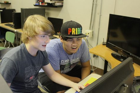 Senior Garrett Briggs and junior Ethan Sadler play video games at the Park Tech meeting on Sep. 13. 