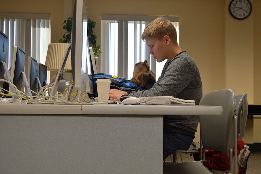 Sophomore Joe Vainikka sits at a computer during first hour Jan. 5. One factor that increases the chances of a sedentary lifestyle is the amount students sit during school. According to World Health Organization, 60 to 85 percent of people lead sedentary lifestyles.