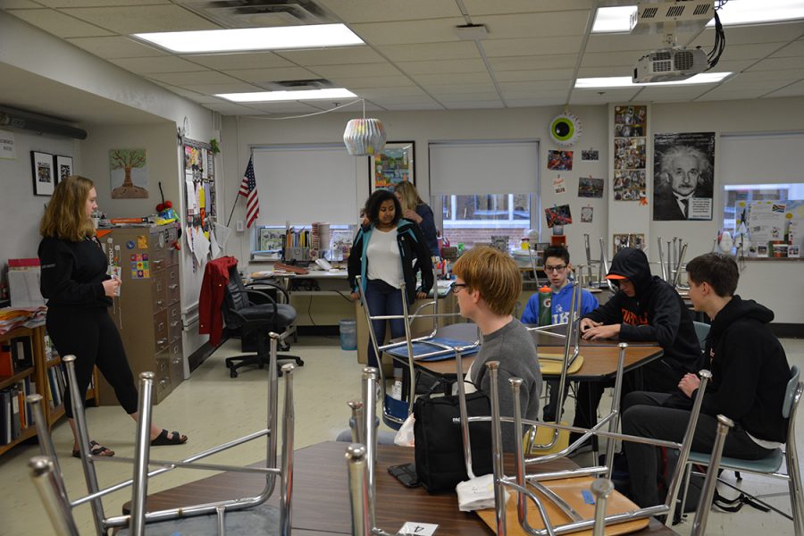 Student council underclassmen discuss  plans for upcoming prom. Prom will be held from 9pm-12am, May 6 at the American Swedish Institute.