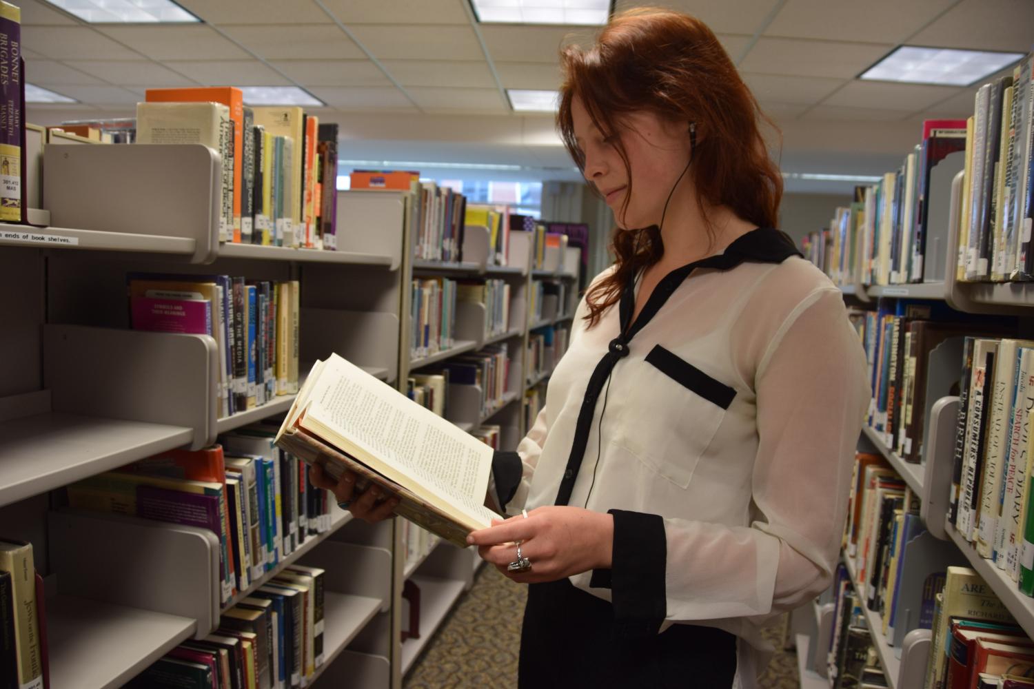 Senior Zosha Skinner spends time reading in the Library Media Center between classes.