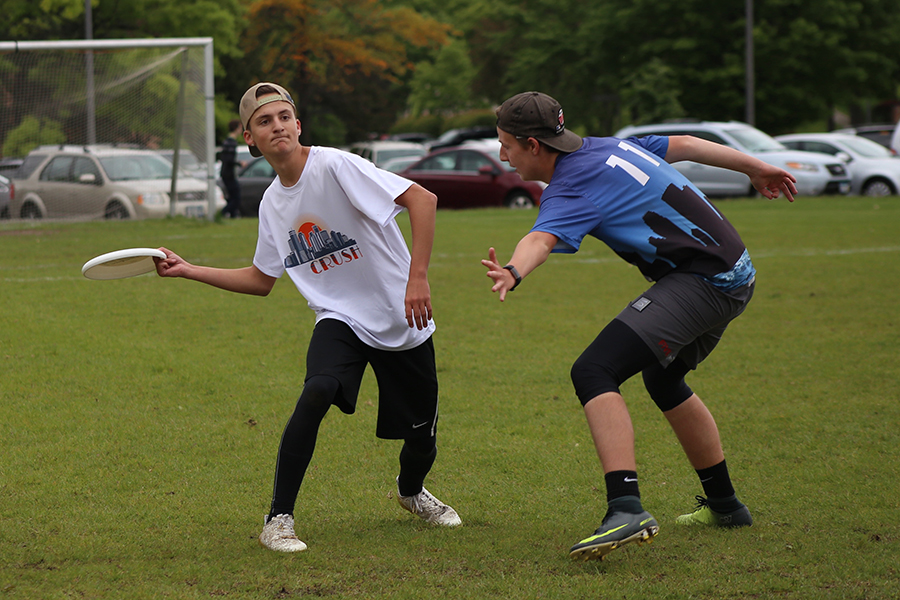 Senior Ian Juaire throws the disk to a teammate during the last Boys Ultimate game May 25 vs. Cooper.