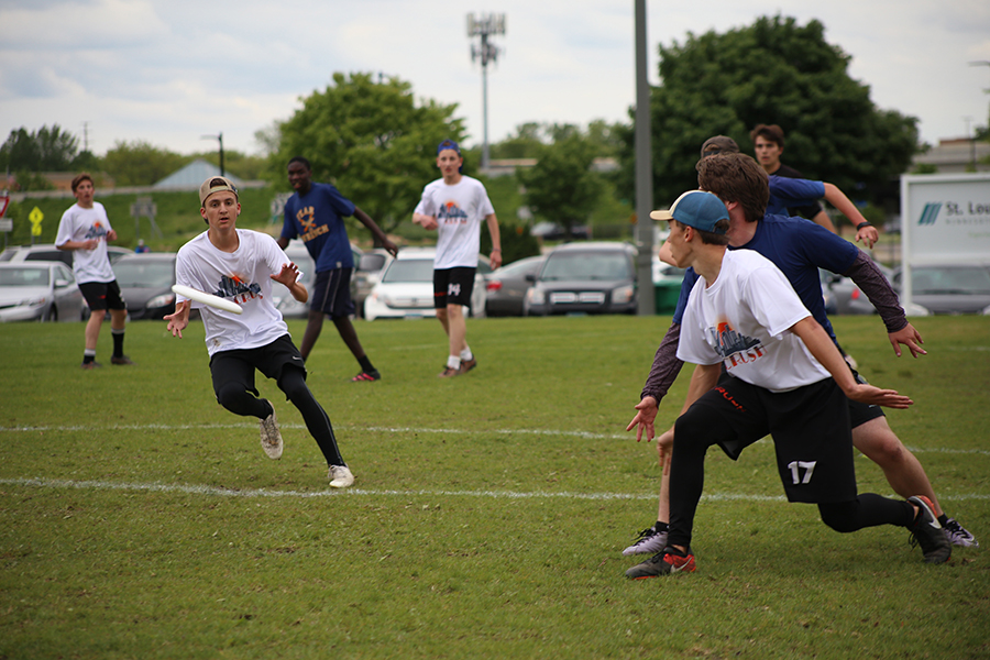Senior Ian Ian Juaire catches the disk from teammate Senior Jacob Raatz during the last Boys Ultimate game of the season May 24.