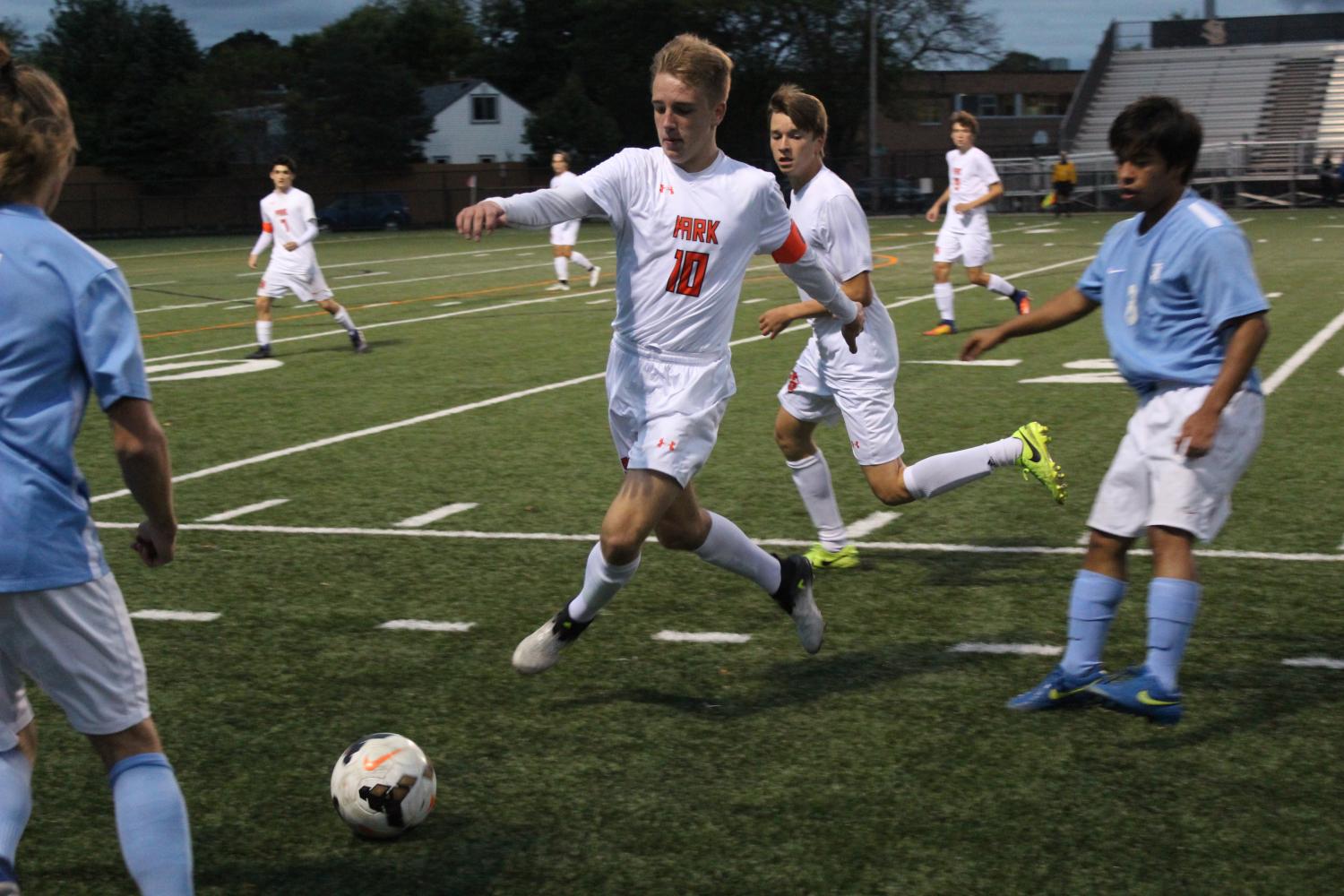 Boys’ soccer moves toward improvement – The Echo