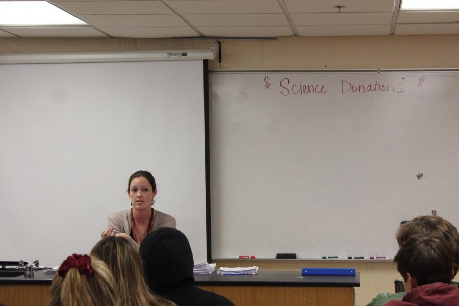 IB Biology teacher Julie Schilz teaches in a class on November 9. The science department accepts donations from students and their families to help fund the science program.