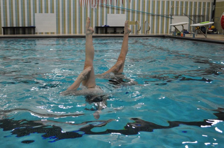 Senior Savannah Kjaer and sophomore Annie Breyak practice their vertical bent knees at a Minnesota Aquafins club practice. They practice three days a week to prepare for the upcoming high school season.