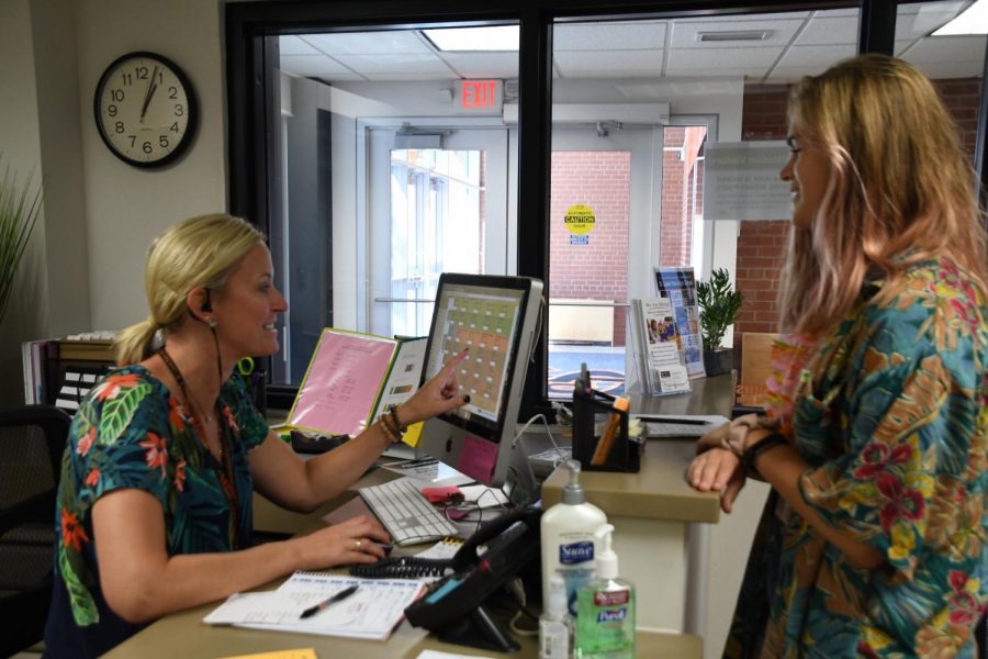 Senior Sophia Davenport jokes with administrator Jennifer Thomas in the student office. According to Assistant Principal Jessica Busse, only seniors are able to leave the school during lunch and they need to return through the student office or cafeteria showing their student ID. 