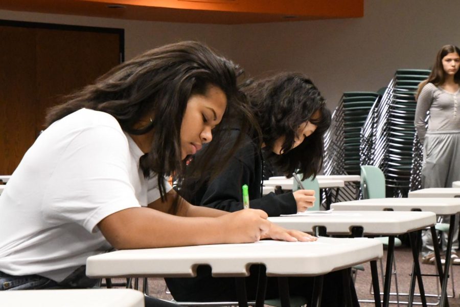 Freshman Symone Morrison completes her ballot during the mock election in C350 Oct. 16. This provided a practice opportunity for students who will be first-time voters in the upcoming election.