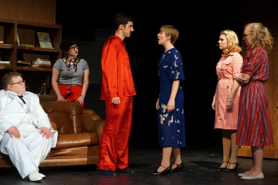 Senior Emma Yarger,  senior Evelyn Nelson, junior Isaac Wahl, sophomore Phoebe McKinney, junior Ruby Stillman and senior Chris Schons rehearse scene in “9 to 5 the Musical” that takes place in Mr. Hart’s office.