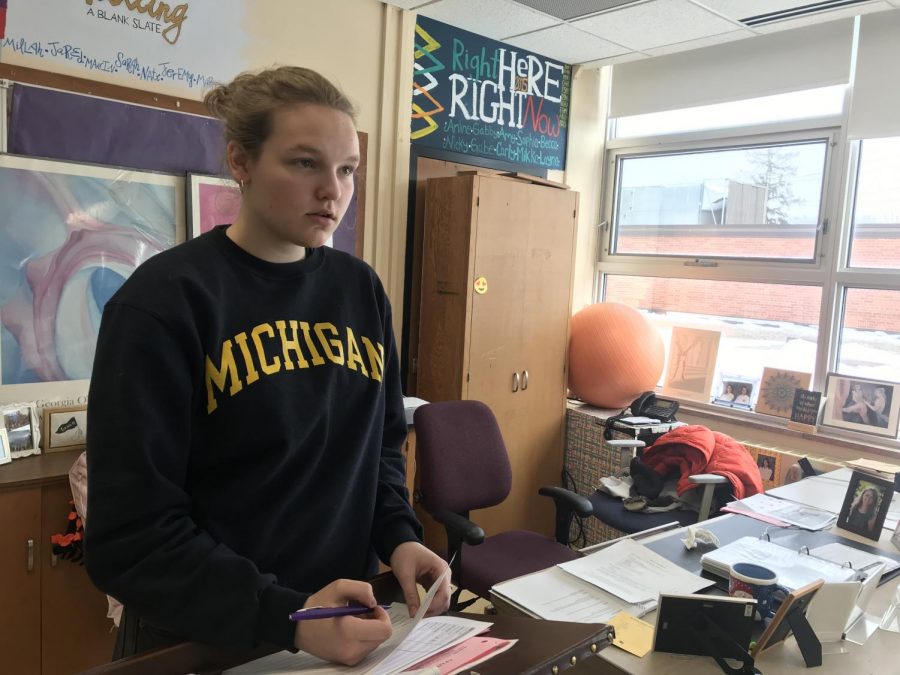 Senior Echowan managing editor Ilsa Olsen takes attendance during the beginning of 5th hour. Echowan sales are currently extended to Feb. 5. due missed school the week of Jan. 28. 