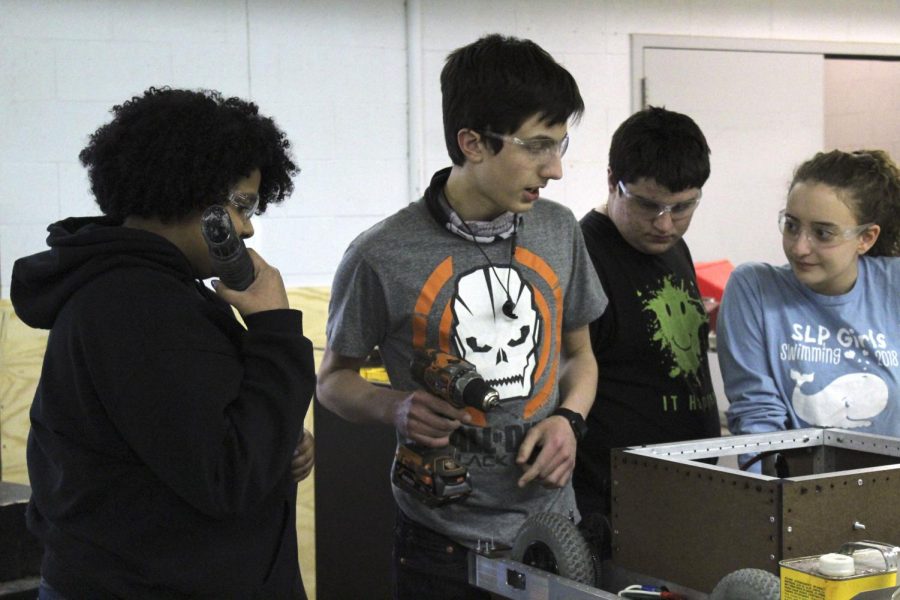 Seniors Serena Moore, Alessandro Giannetti, Anthony David, and sophomore Julia Salita focus on creating their robot for competition Feb. 12. Robotics club will compete on March 29 and 30 at the Williams Arena and Sports Pavillion.