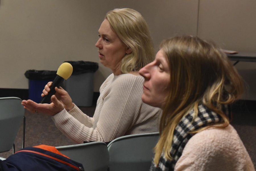A St. Louis Park parent asks a question regarding the time change for schools in the St. Louis Park School District during an informational meeting Feb. 21. According to superintendent Astein Osei, the school board will likely make the final decision in March.