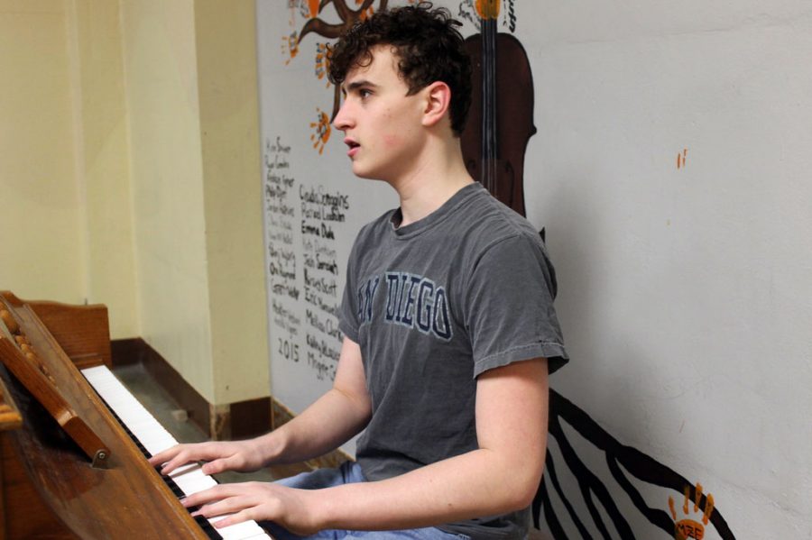 Junior Leo Dworsky was announced as a featured artist for Minnesota Varsity classical MPR. Parks Varsity choir is putting on the play Hair Spray, featuring Dworsky as Corny Collins.