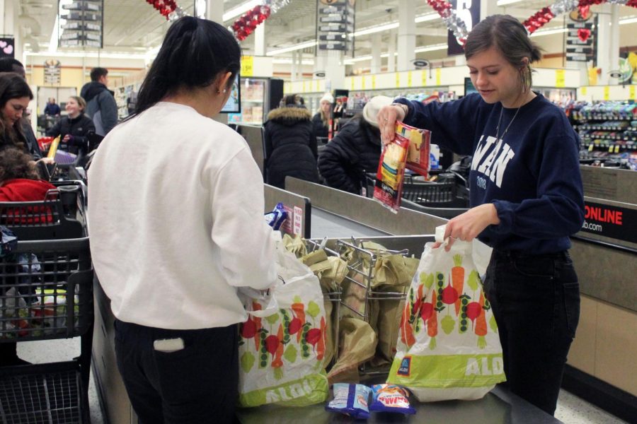 Echowan Editor-in-Chief and senior Sarah Wojtasiak bags a customers groceries Jan. 19 at Cub Foods during a Echowan fundraiser. Echowan has been attempting to raise money to buy yearbooks that they can give away to seniors who cant afford one. 