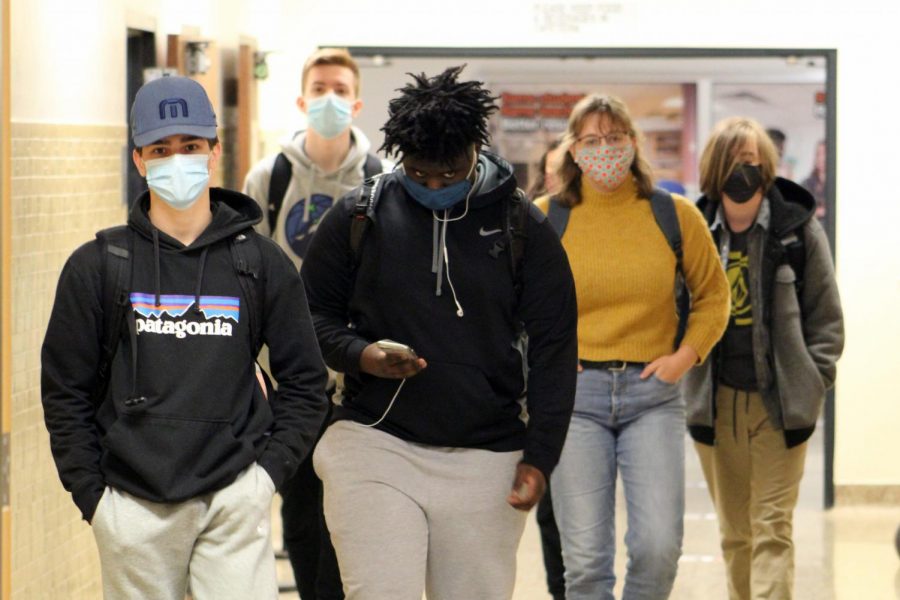 A group of students walk from class to lunch Oct. 26. Students are required to wear masks and practice social distancing while attending school in person.
