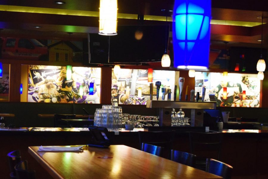St. Louis Park Applebee’s restaurant without customers Jan. 10 before Tim Walz lifted bar and restaurant COVID-19 restrictions. Guests were allowed to dine inside Jan. 11.