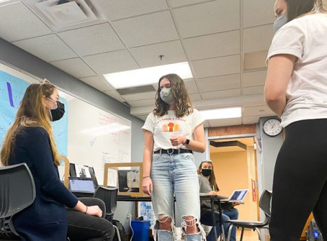 Editor-in-Chief and Minnesota Journalist of the Year Talia Lissauer works with peers in the classroom April 16. Lissauer spent three to four months working on a portfolio to win the award.