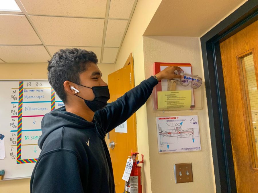 Senior Bennett Kouame uses a pair of goggles as a pass to leave the room during Park Connections Oct. 19. The new pass system has made contact tracing and tracking attendance easier.