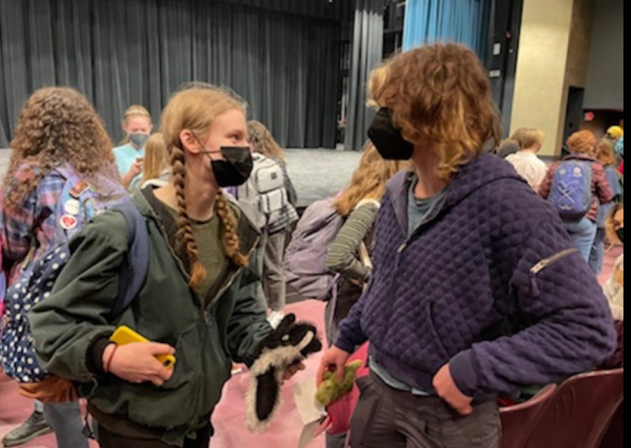 Juniors Abby Bauduin and Elliot McGary-Walters discuss the newest spring play, Mutually Assured Destruction, at the interest meeting Feb. 28. The final show will be held April 29 – May 1. 
