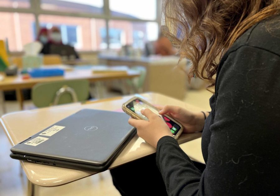 Junior Nora Hall uses her cell phone during class April 21. Efforts to enforce the Student Cell Phone Policy are now being further prioritized. 
