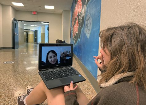 Senior Nora Gardner talks with her pen pals on Zoom May 20. IB Spanish students met with students from a private school in Facatativa, Columbia. 