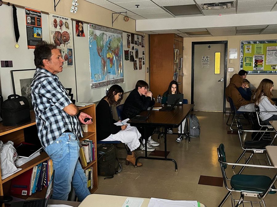 Mr. Goddard gives a lesson to his 5th hour AP European History class Dec. 16. This is Mr. Goddards first year teaching European history.