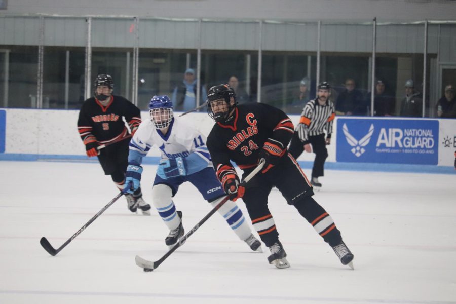 Senior Mason Amelse carries the puck from the defensive to offensive zone. The Orioles defeated the Jaguars 6-1 Jan. 10. 