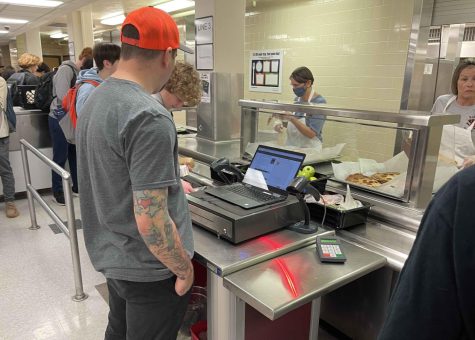 Sophomore Brennan Hogan buys hot lunch Mar. 1. Next year the school will be introducing cold bento boxes for school lunch.