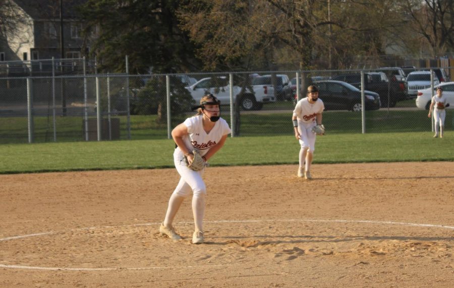 Azlyn+McDonnell+gets+ready+to+pitch+for+the+fourth+inning+on+May+4.+Park+softball+ended+up+losing+7-1+against+the+Waconia+Wildcats.%0A