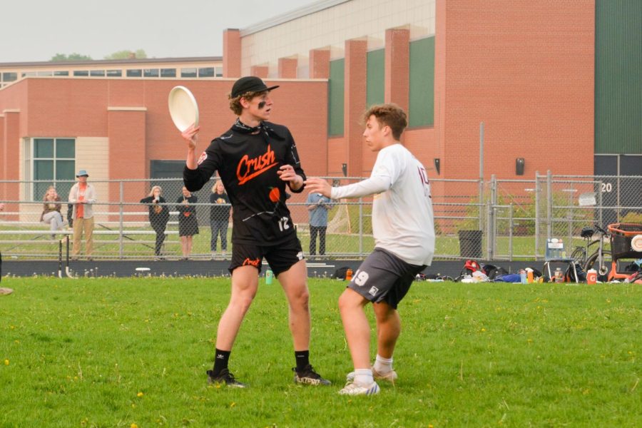 Senior Jack Mintz prepares to pass the frisbee May 18. Park won against Armstrong 15-4.