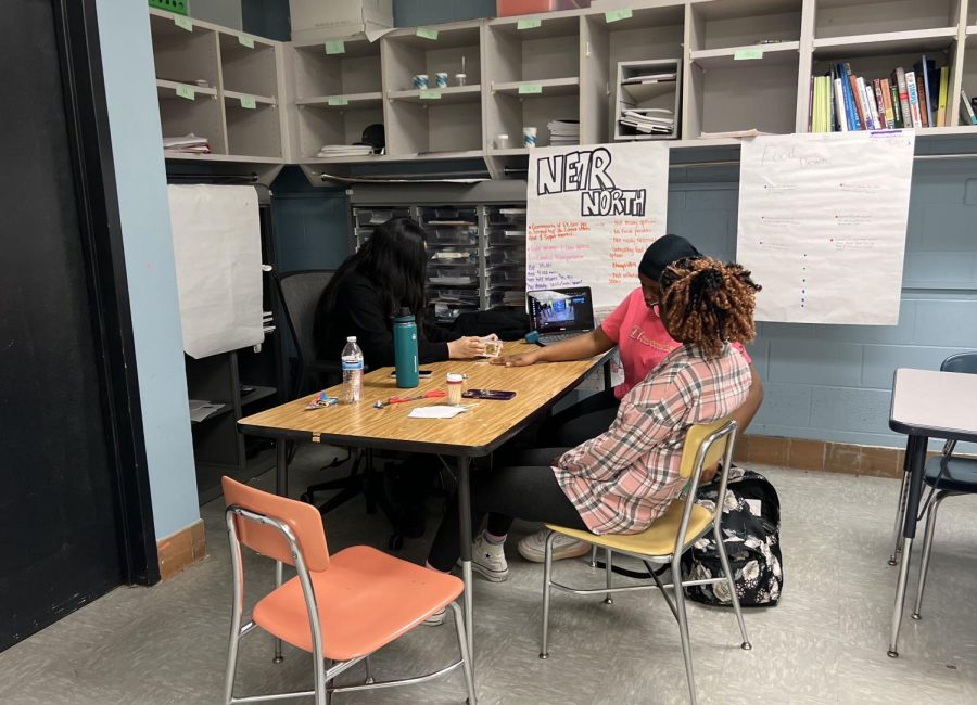 Students in the Non-Traditional Academy work to collaborate on group projects as a part of their curriculum May 25. The NTA program at Park has brought new opportunities for learning to students who seek a more hands-on experience. 