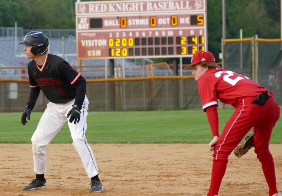 Junior Aaron Bilden watches pitcher from first base May 19. Baseballs win-loss record has been 8-10 so far.