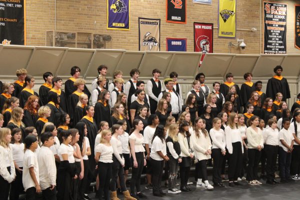 Park’s choir sings “Loch Lomond” at their first concert of the year. The choir performed the song with the middle schoolers Oct. 26.