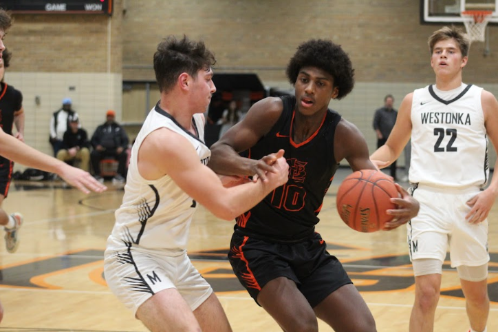 Junior Micah Curtis defends the ball from Mound Westonka player Dec. 5. Park’s boys basketball lost a close game with a 70-72 loss against Mound Westonka.