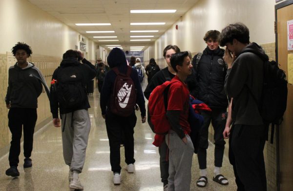 Students walk to class in between periods six and seven. Students get used to their new classes Feb. 8.