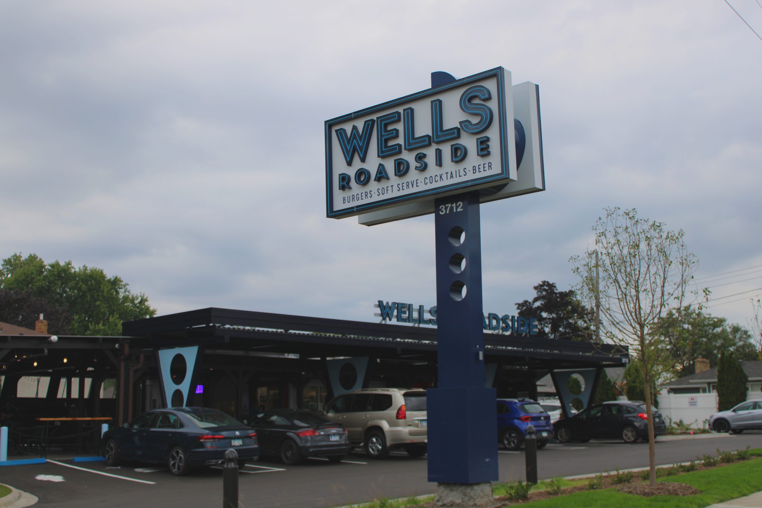 Wells Roadside attracts many visitors Sept. 20. Since its opening on Sept. 11, the outdoor patio has been popular among Park residents.