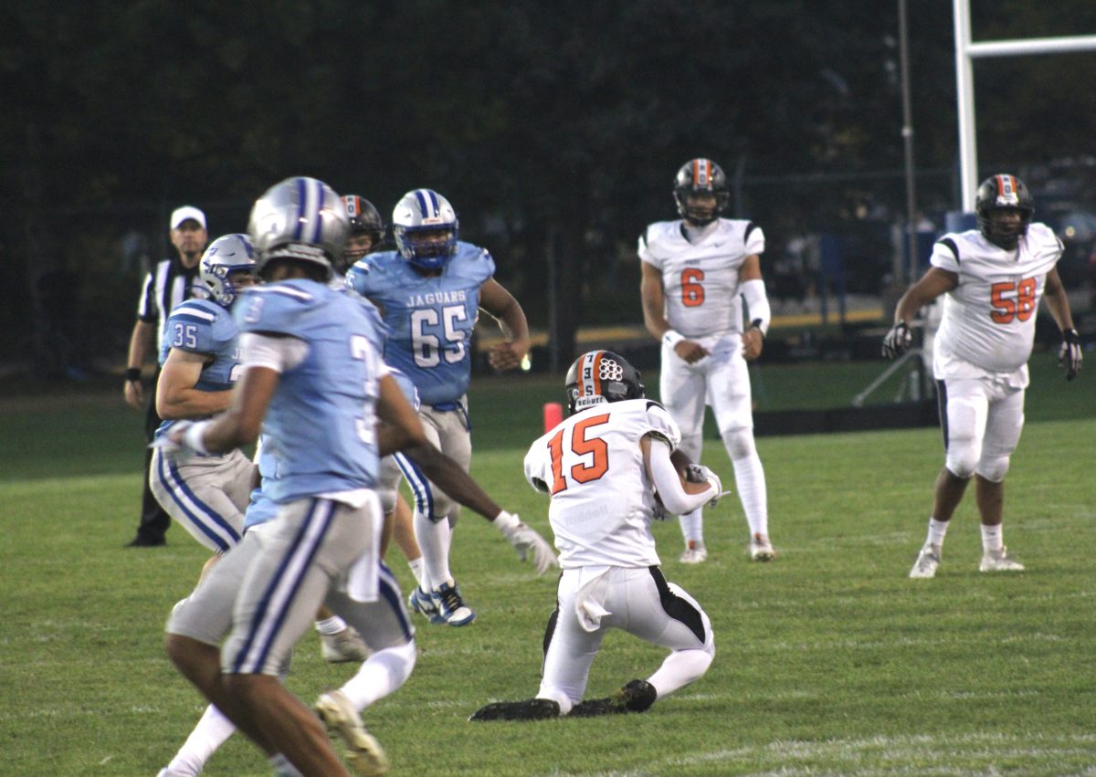 Junior Ryan Oleisky catches a pass in the second quarter Sept. 27. Park went on to win 35-21 against Bloomington Jefferson.