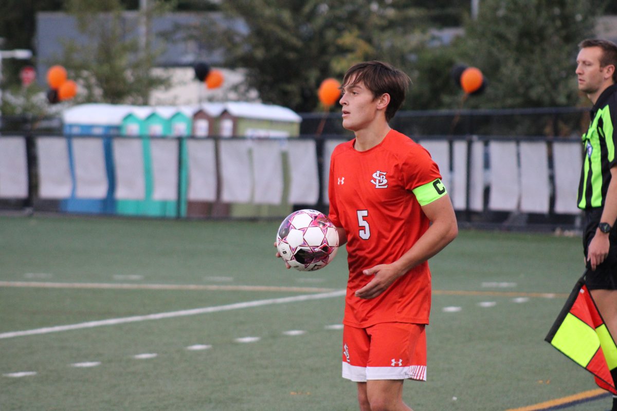 Senior Lucas Tangelson looks to throw the ball Oct. 1. The Orioles beat Bloomington Jefferson 3-1 during Park's senior night.