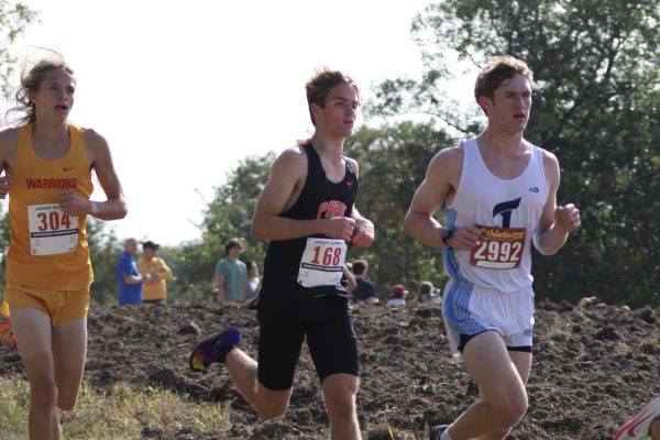 Senior Paxon Myers paces himself with surrounding runners Oct. 1. Myers is Park's top runner.