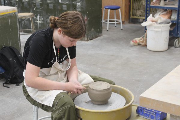 Sophomore Rilen Klingenberg shapes her clay into to a bowl on Dec. 3. Art club meets every Tuesday in room B114.