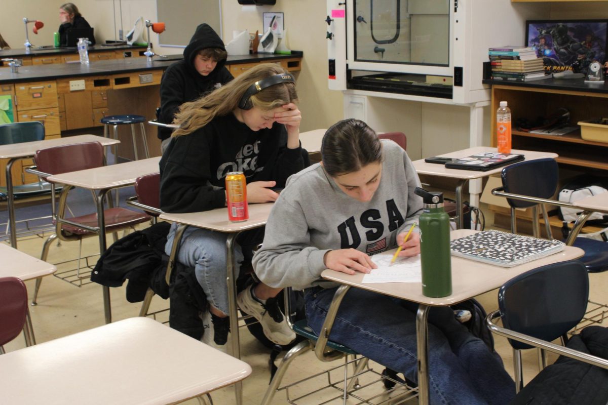 Juniors Adele Cormier and Eleanor Cruz study for finals Jan 22. With the freezing temperatures on Tuesday, Jan. 21, Park's finals week got cut short.